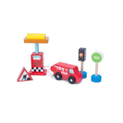 Set met houten benzinepomp, auto en verkeersborden - TV467